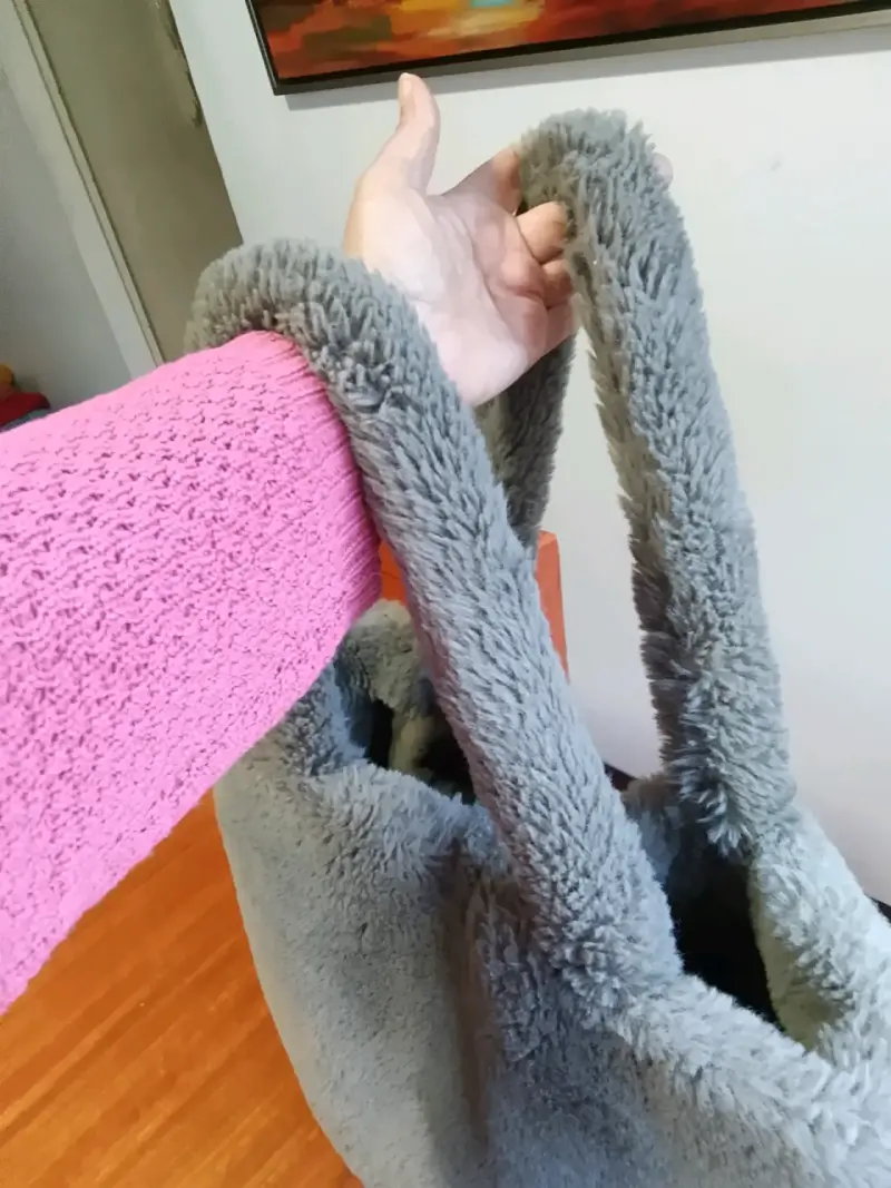 Bolso gris de peluche - 3