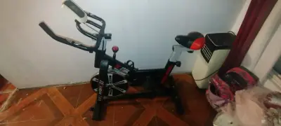Bicicleta estática de ejercicio - miniatura 1