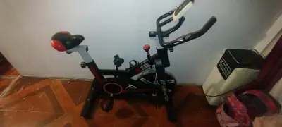 Bicicleta estática de ejercicio - miniatura 2