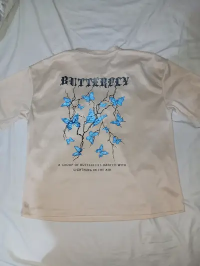Polera beige con mariposas - miniatura 1
