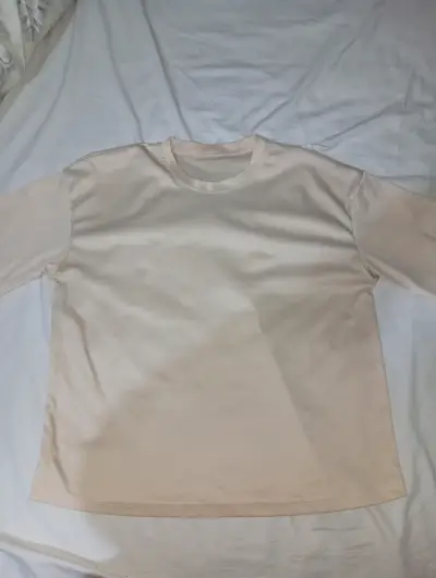 Polera beige con mariposas - miniatura 2