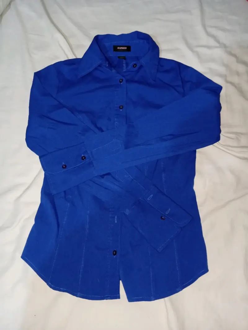 Camisa azul de mujer