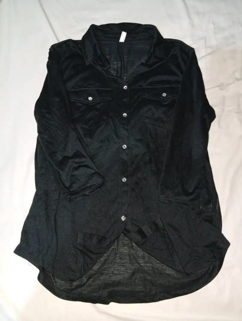 Blusa negra de botones