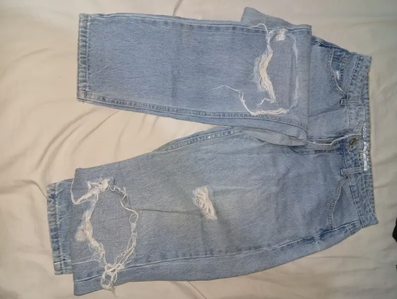 Jeans azules rotos estilo casual