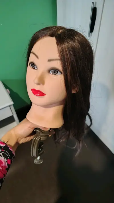 Cabeza de maniquí con cabello - miniatura 1