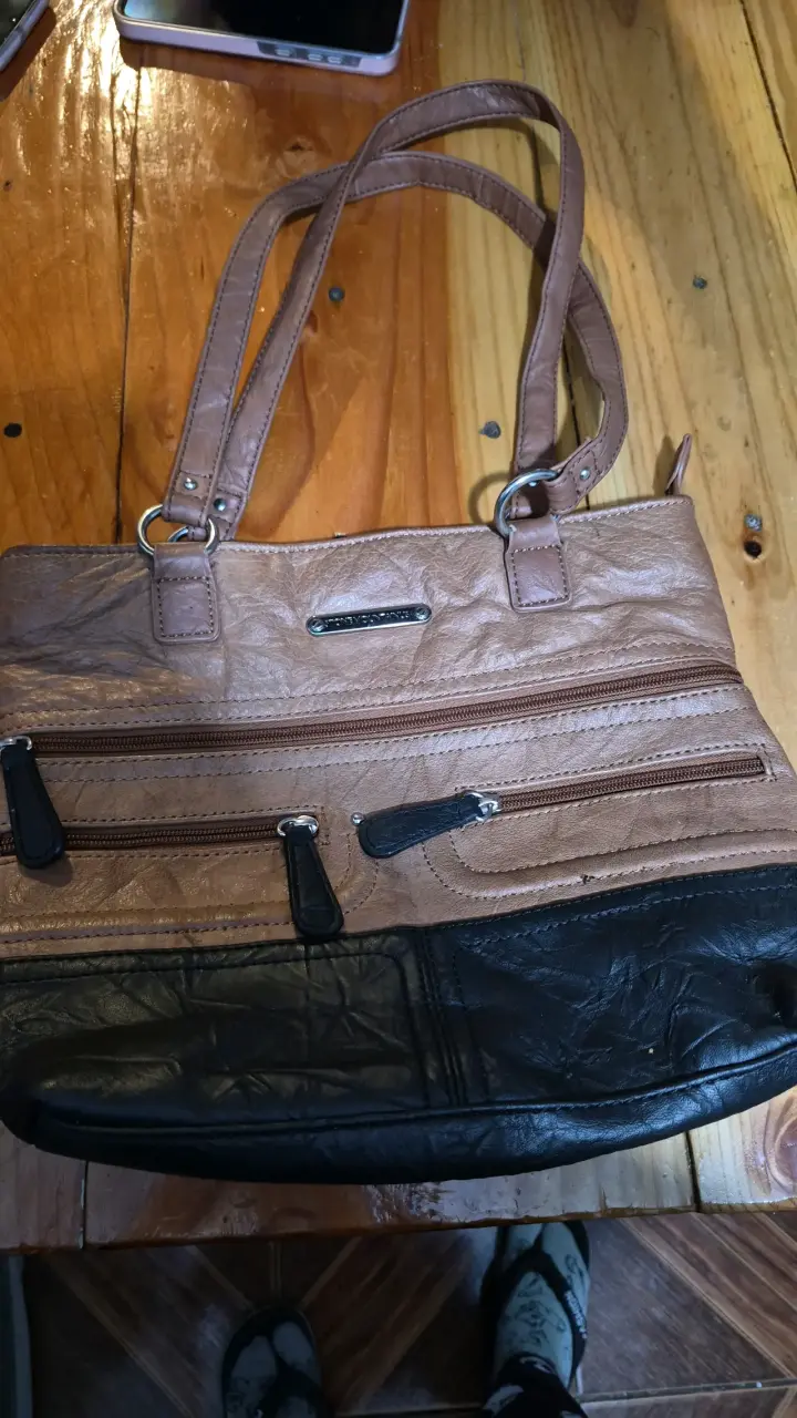Cartera cruzada café y negra - 1