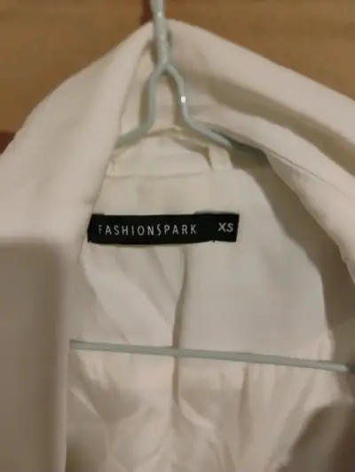 Blazer corto blanco elegante - miniatura 2