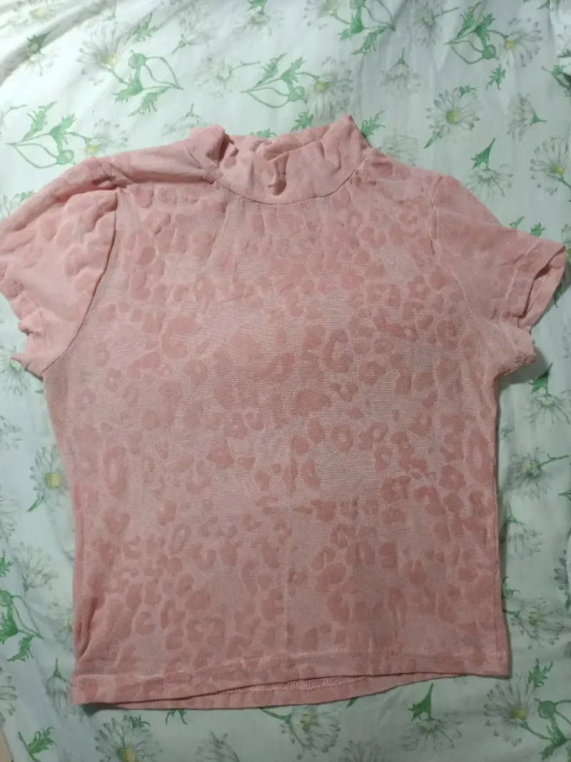 Polera rosa estampado animal print - 1