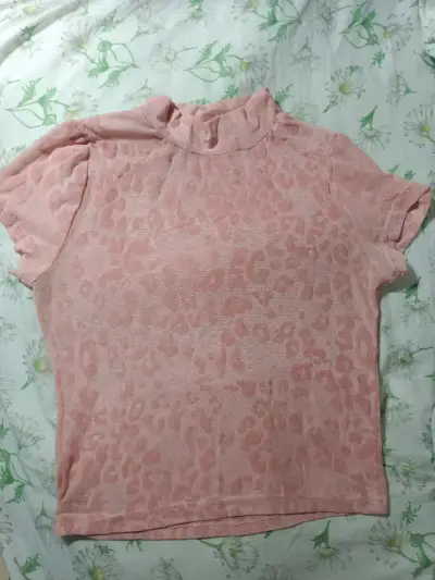 Polera rosa estampado animal print - miniatura 1