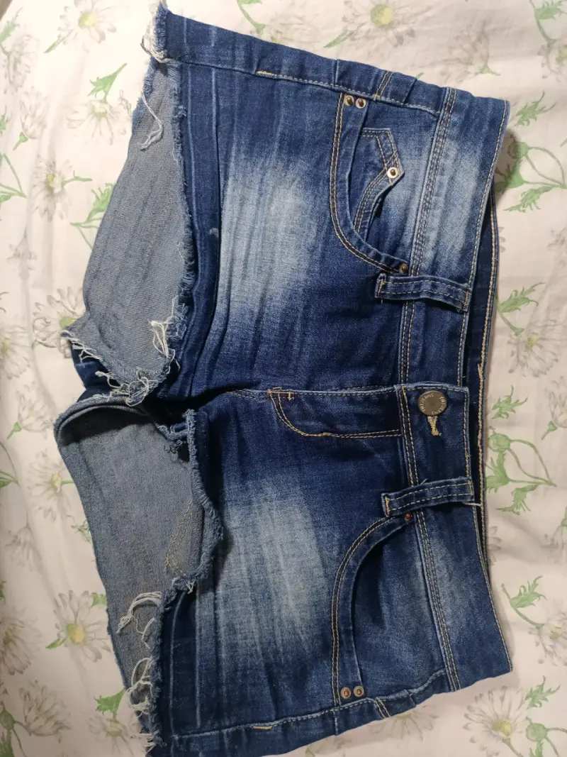 Shorts de mezclilla desgastados - 1