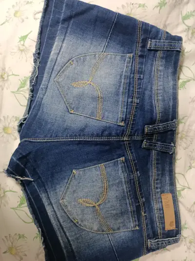 Shorts de mezclilla desgastados - miniatura 2