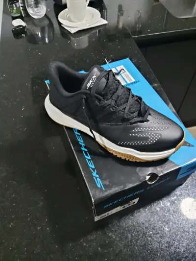 Zapatillas de Padel nuevas negras Skechers. - miniatura 1