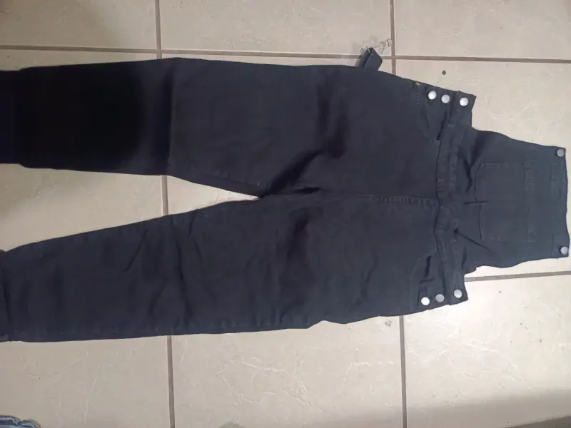 Pantalones negros de mezclilla - 1