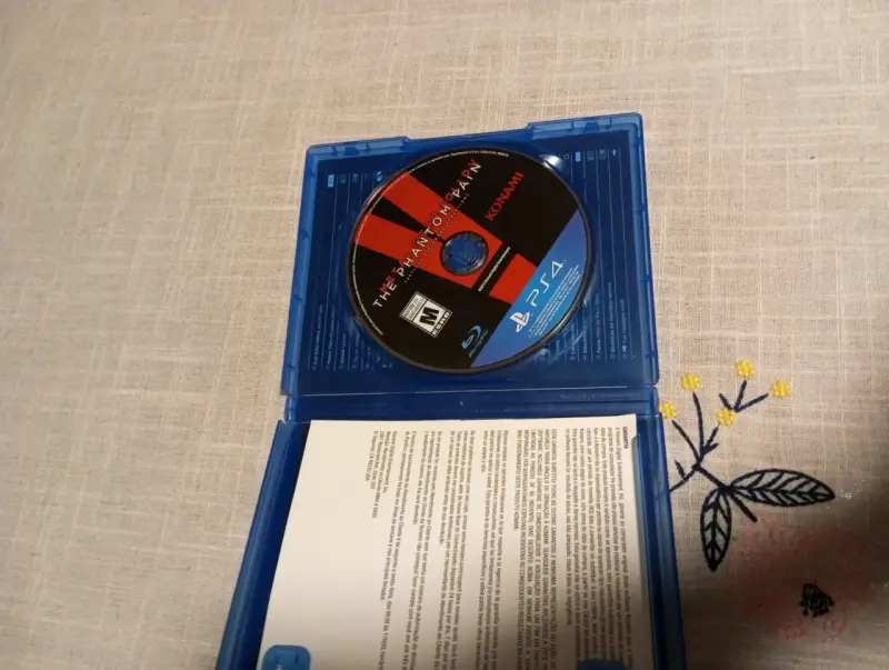 Juego PS4 Metal Gear Solid - 2