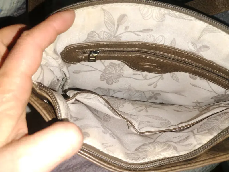Cartera marrón con cierre - 3