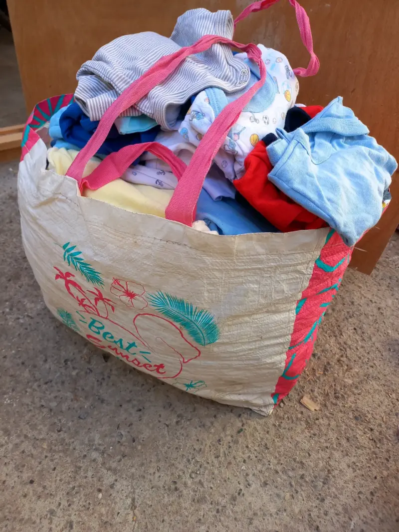 Ropa infantil variada