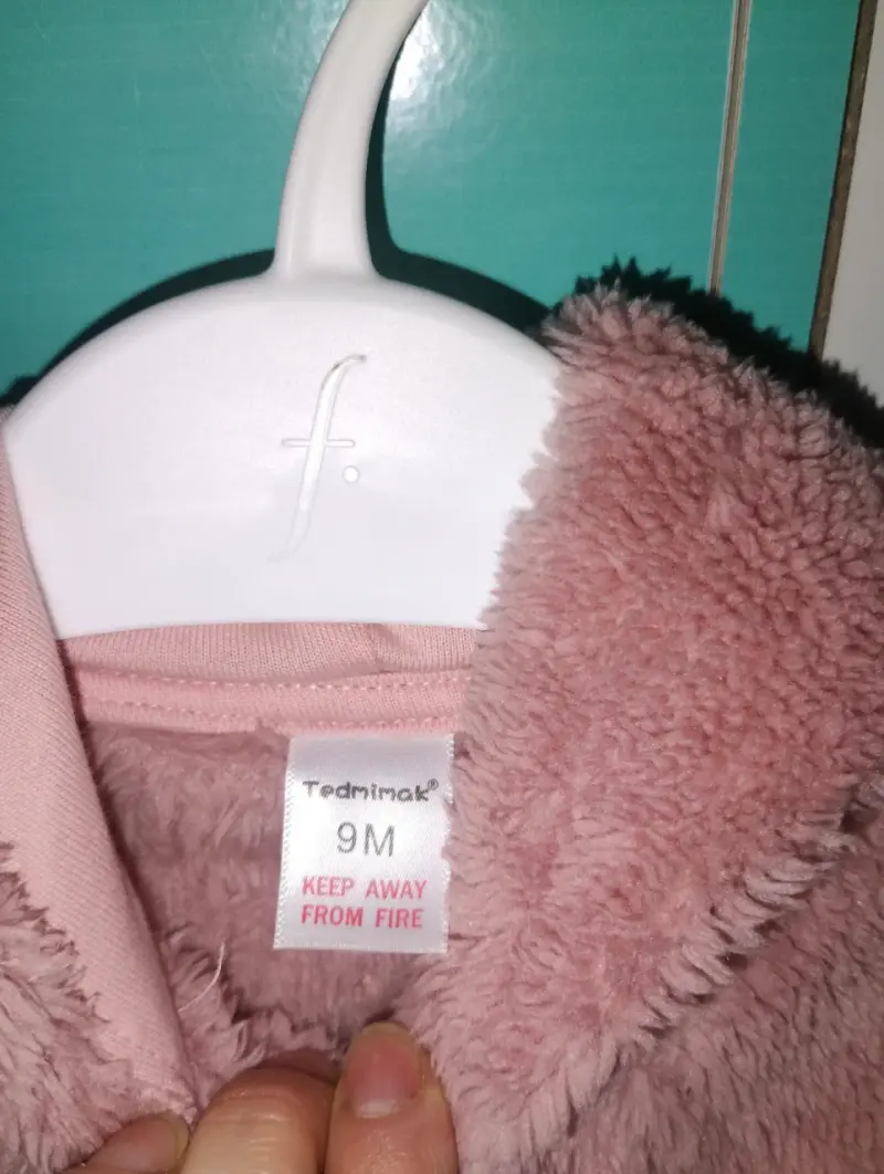 Abrigo rosado con diseño de osito - 4