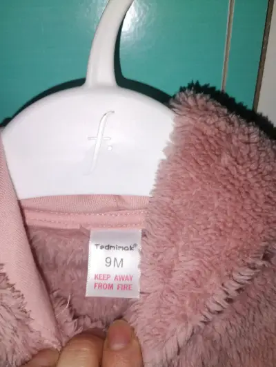 Abrigo rosado con diseño de osito - miniatura 4