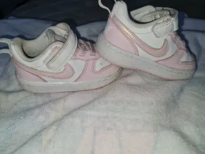 Zapatillas blancas nike rosadas bebé talla 21 - miniatura 1