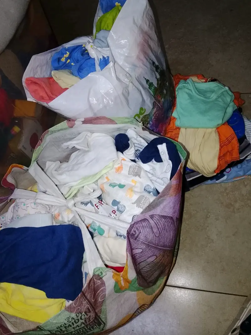 Lote de ropa infantil variada - 1