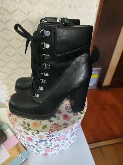 Botines negros de cuero con tacos stevemaden - miniatura 1