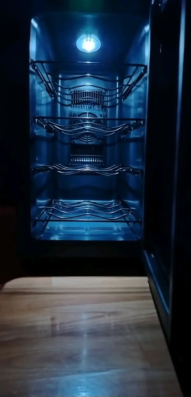 Cava marca Frigidaire - 3