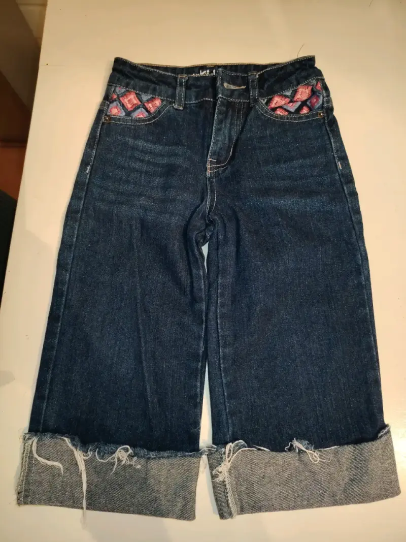 Jeans cortos con bordado