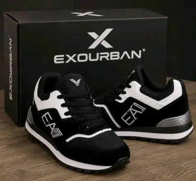 Zapatillas deportivas blancas y negras, - miniatura 1