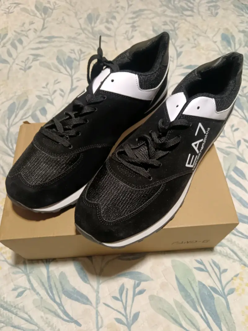 Zapatillas deportivas blancas y negras, - 3