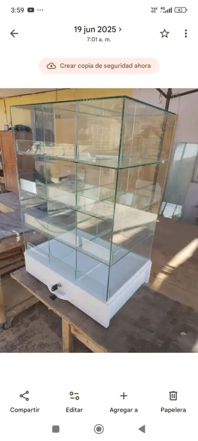Vitrina de vidrio con cerradura - miniatura 1