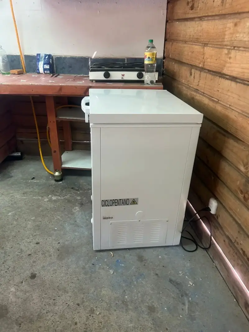 Congelador blanco marca Maigas - 3