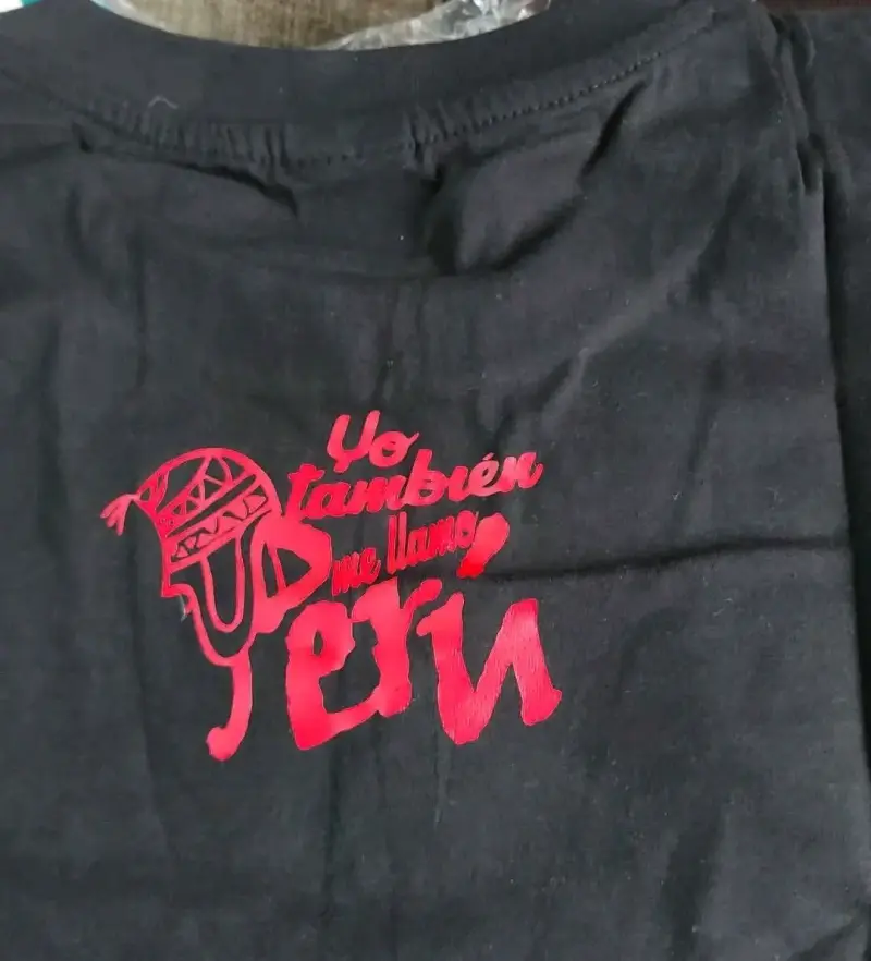 Polera con diseño de Perú - 2