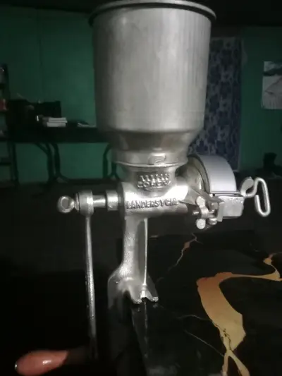 Molino manual de metal - miniatura 1