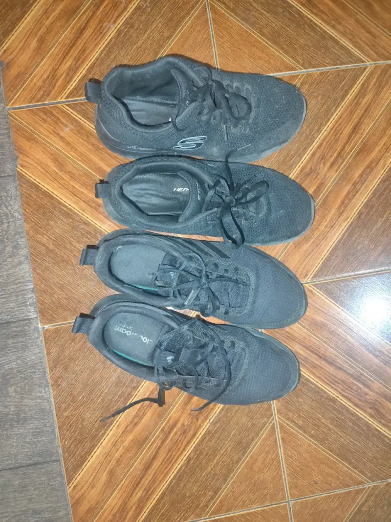 Zapatillas negras ligeras - 1