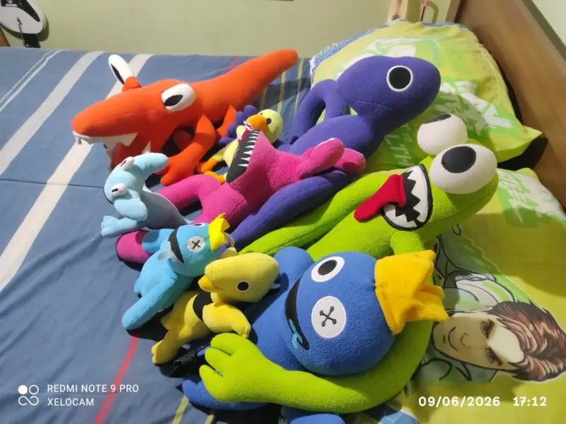 Rainbow Friends peluches