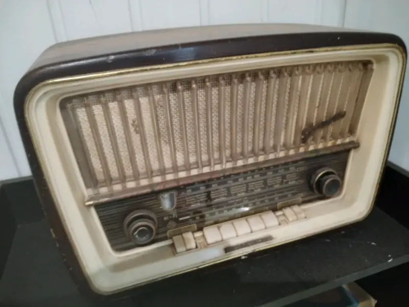 Radio antigua Telefunken Gavotte 8U - 3