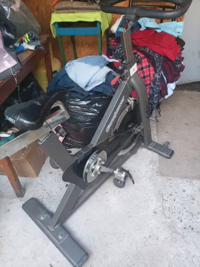 Bicicleta estática CardioPower negra - miniatura 1