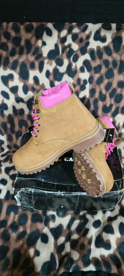 Botas camello con detalles rosas - miniatura 2