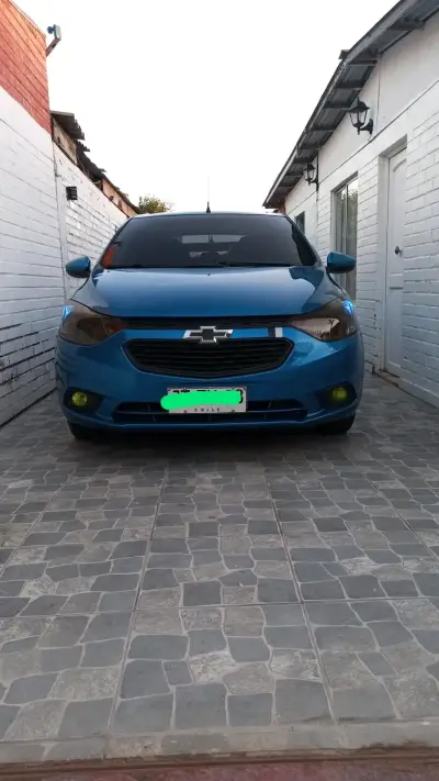 Auto Chevrolet azul en buen estado - miniatura 1