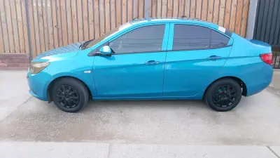 Auto Chevrolet azul en buen estado - miniatura 2