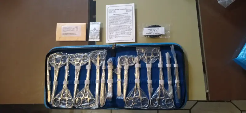 Set de instrumentos quirúrgicos en estuche - 2