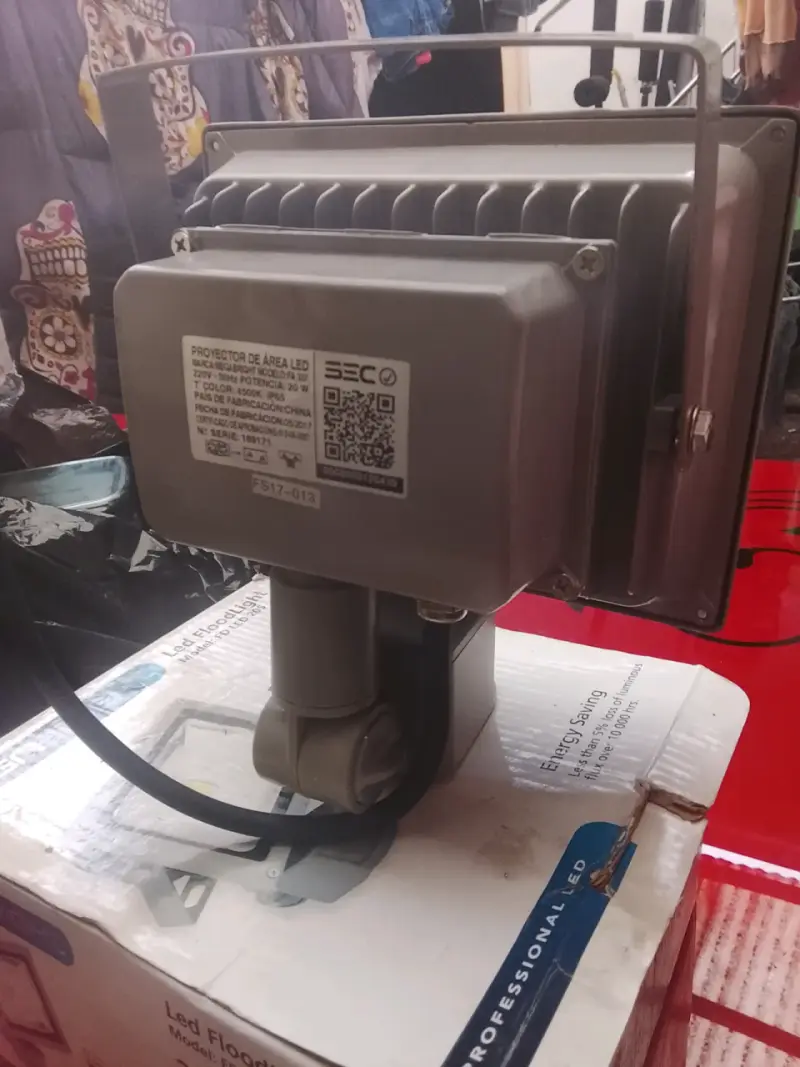 Proyector de área LED 20W - 1
