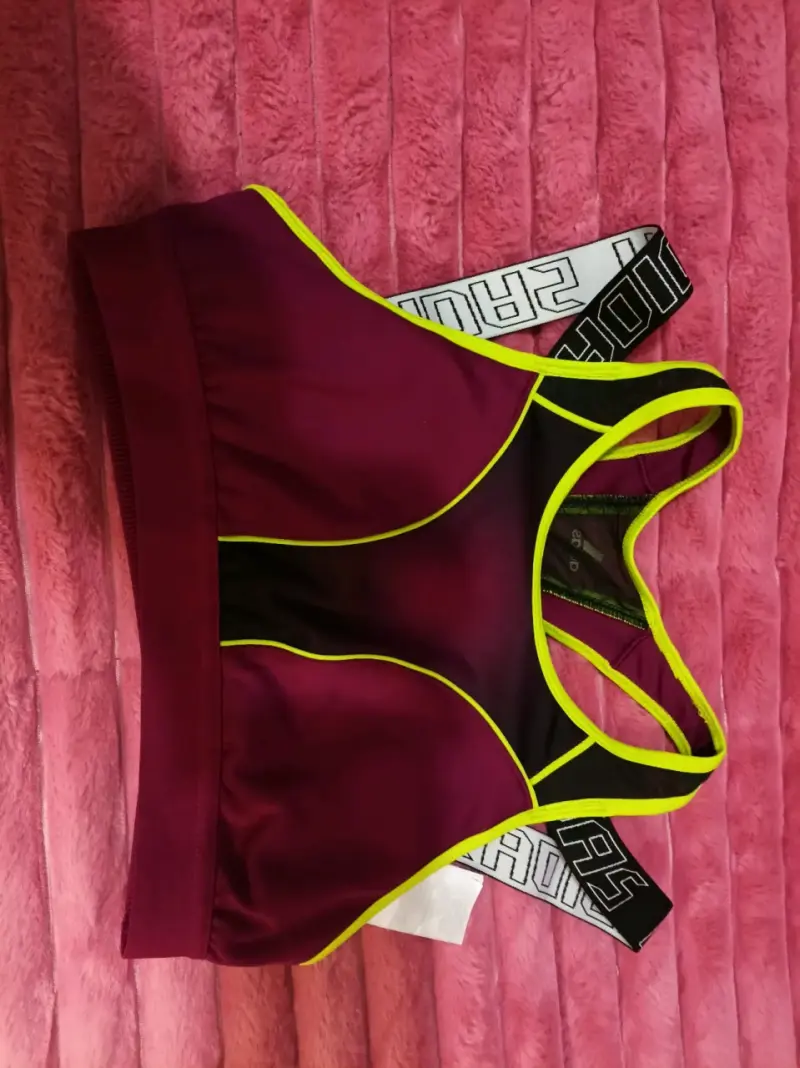 Top deportivo morado y amarillo - 1
