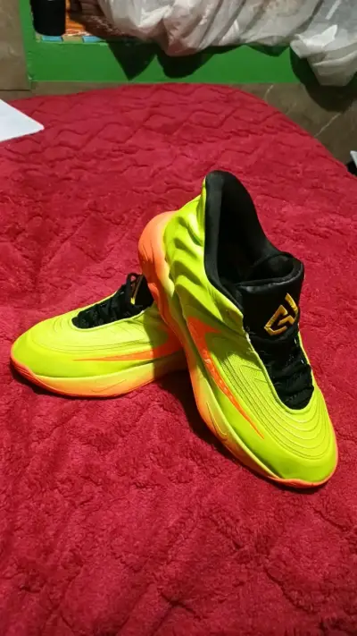 Zapatillas deportivas de basketball - miniatura 1