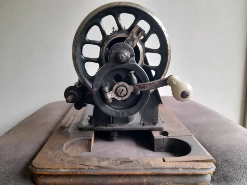 Máquina de coser vintage - 3