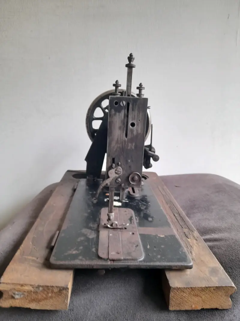 Máquina de coser vintage - 4