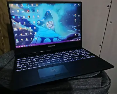 Laptop Lenovo Legion 15'' - miniatura 1