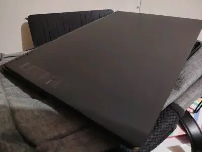 Laptop Lenovo Legion 15'' - miniatura 3