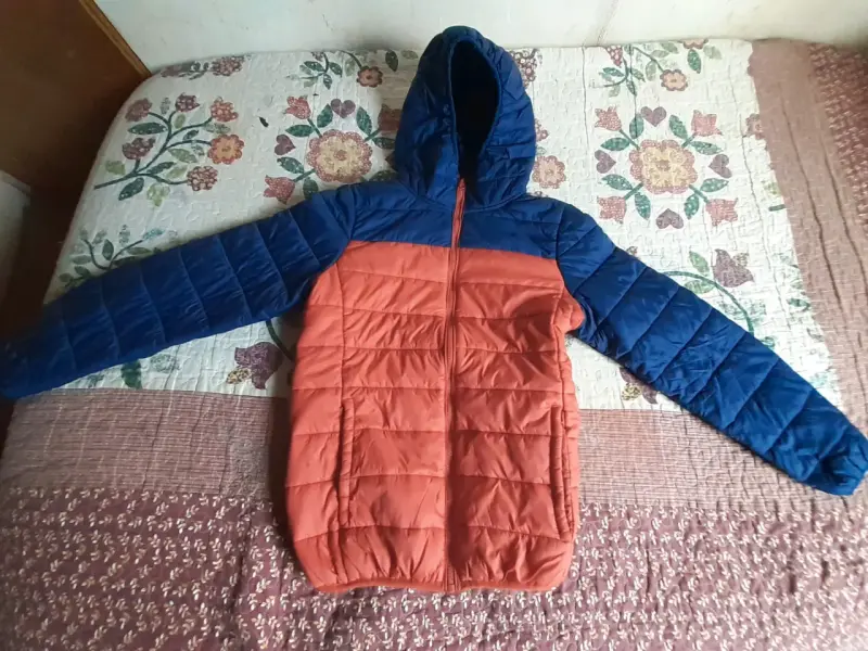 Chaqueta bicolor con capucha (CutBack) - 3