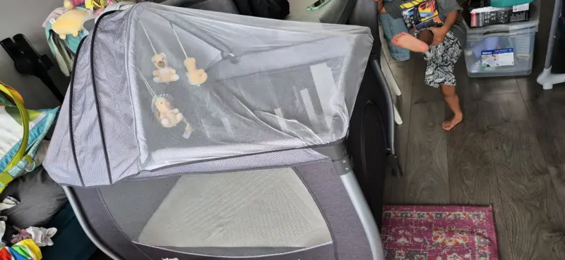 Cuna portátil con mosquitero INFANTI - 1